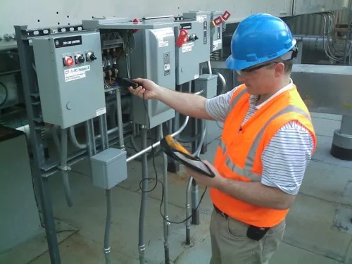Equipment commissioning at a distribution board